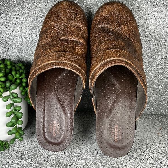 Crocs Sarah Tooled Brown Heeled Clogs Shoes Sandals Size 8 Triple Comfort - Picture 6 of 9